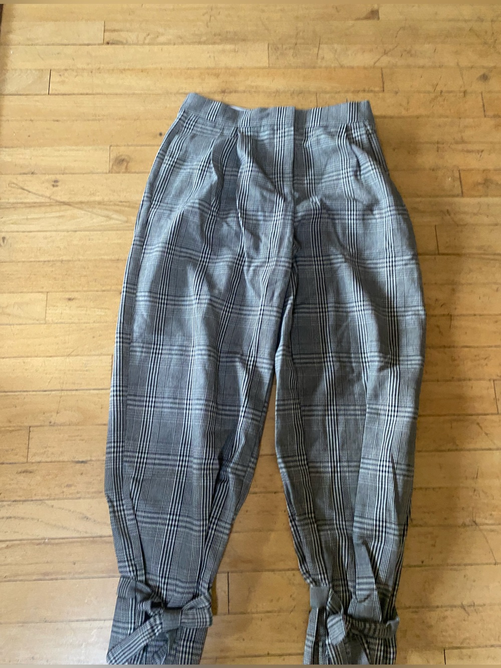 Zara black/ white houndstooth pants. Great style. Size small